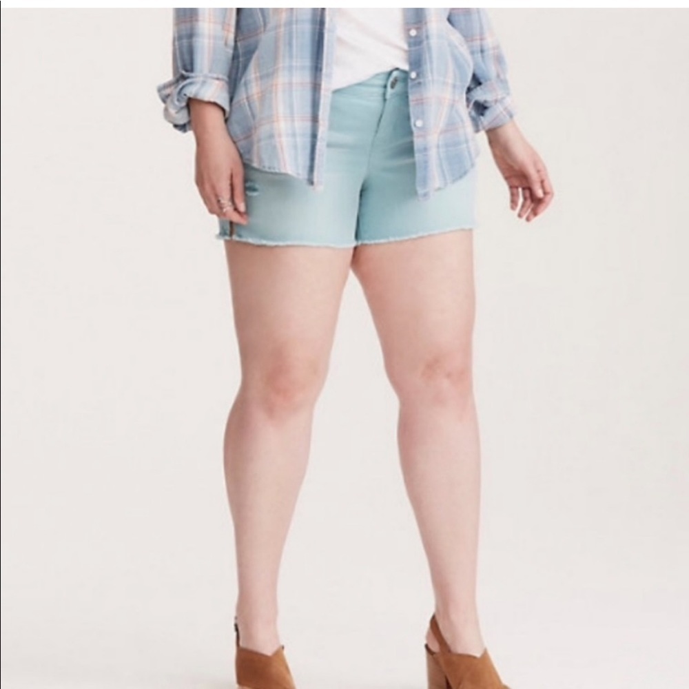 Torrid Light Wash Short Shorts with Distressed Hem - Size 16